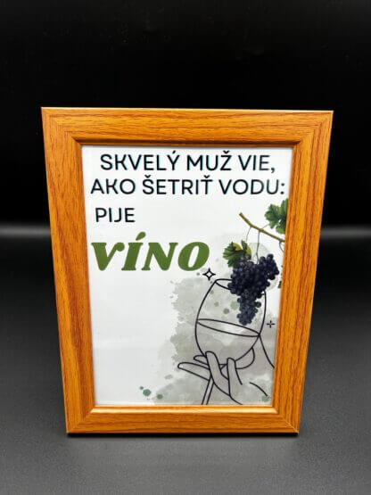 Tabuľka pre milovníkov vína "Skvelý muž vie, ako šetriť vodu"